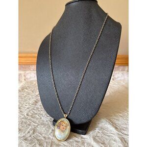 Vintage Angel Cherub Cameo Pendant Necklace With Gold-Tone Chain